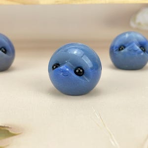 Sphère d'aventurine bleue naturelle de 30 mm, sculpture en cristal de guérison avec visage en cristal pour animal de compagnie