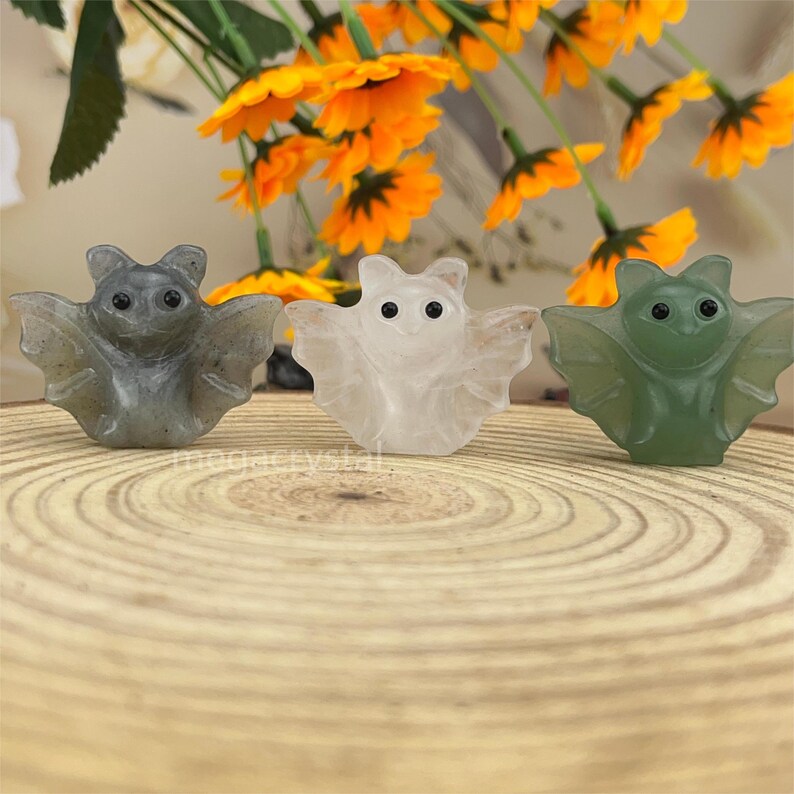 Natural Halloween Crystal Bats WIth Eyes Crystal Carved Healing Crystal Crafts Gemstone Pet Halloween Decor