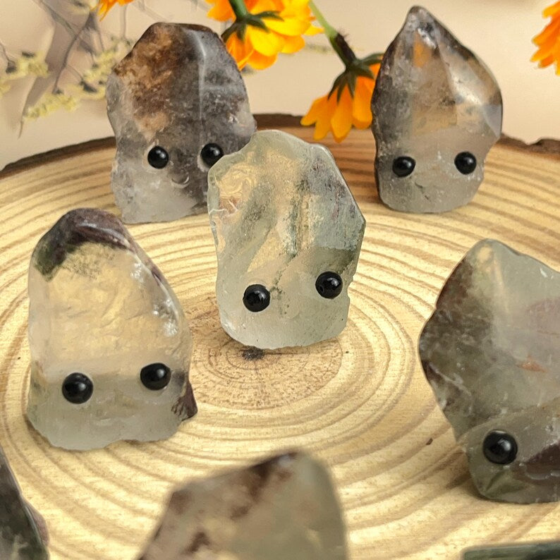 Sculpture en cristal de guérison avec visage représentant des hérissons, compagnons de jardin en quartz naturel