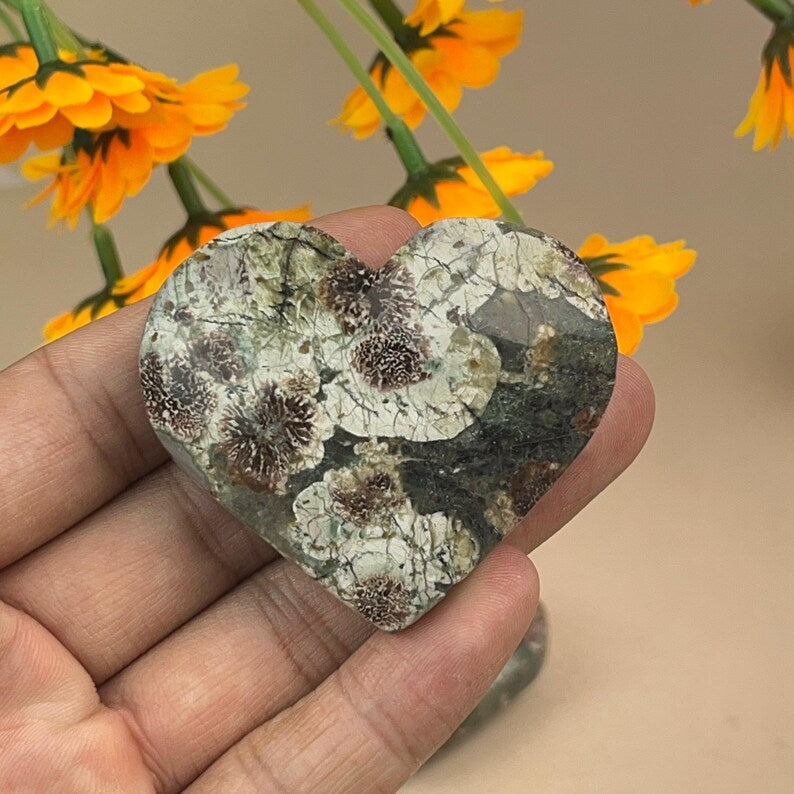 Green Sakura Hearts Carved Healing Crystal Crafts Gemstone Carvings