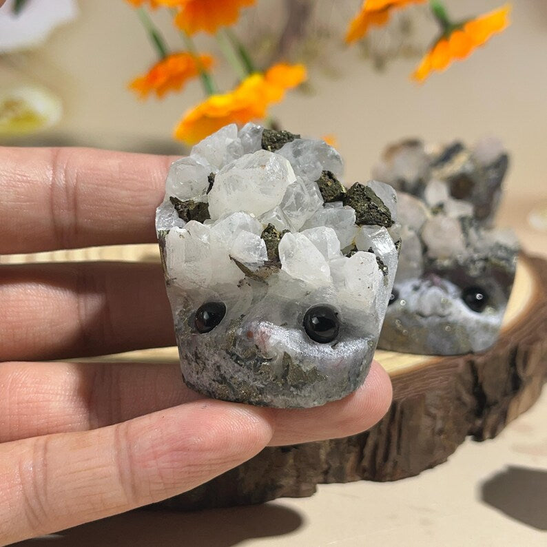 Hématite rouge naturelle incluse Quartz Buddies Hedgehogs Cristal de guérison Sculpture avec visage