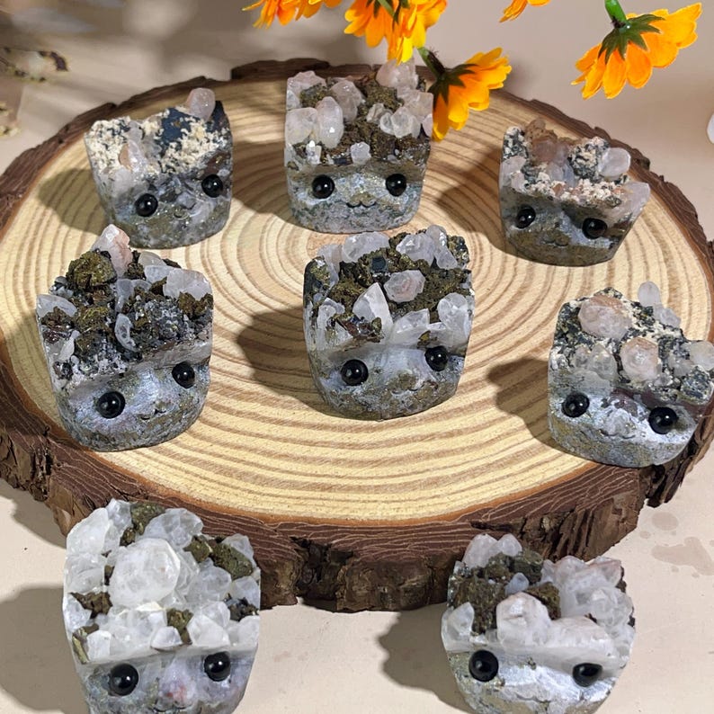 Hématite rouge naturelle incluse Quartz Buddies Hedgehogs Cristal de guérison Sculpture avec visage