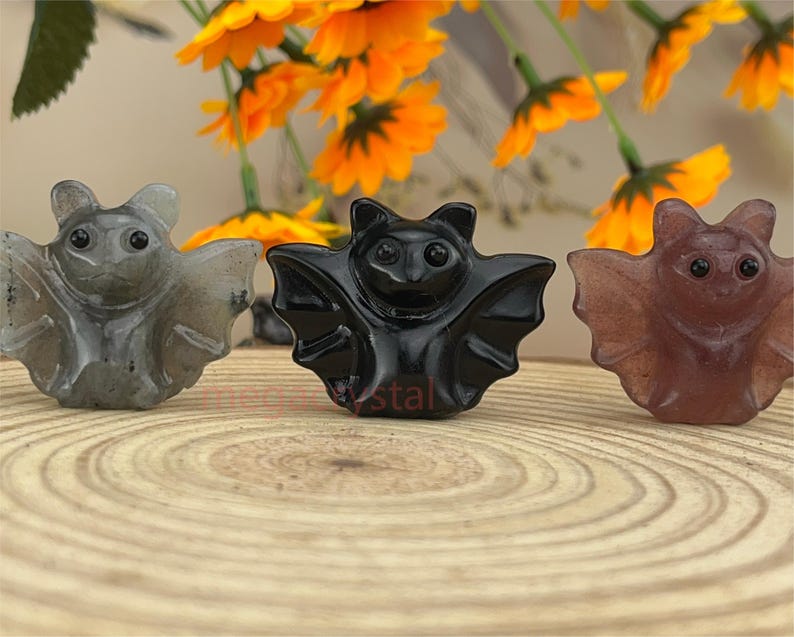 Natural Halloween Crystal Bats WIth Eyes Crystal Carved Healing Crystal Crafts Gemstone Pet Halloween Decor