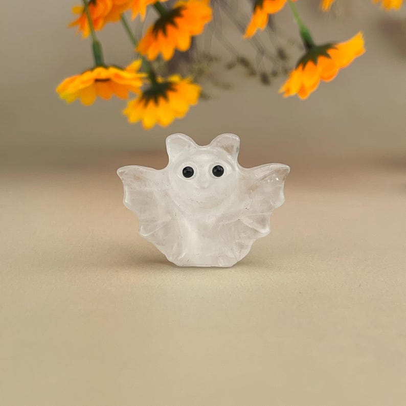 Natural Halloween Crystal Bats WIth Eyes Crystal Carved Healing Crystal Crafts Gemstone Pet Halloween Decor