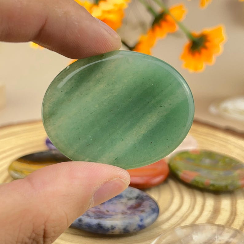 Natural Crystal Oval Stones/Worry Stones Healing Crystal Crafts Anti stress tool