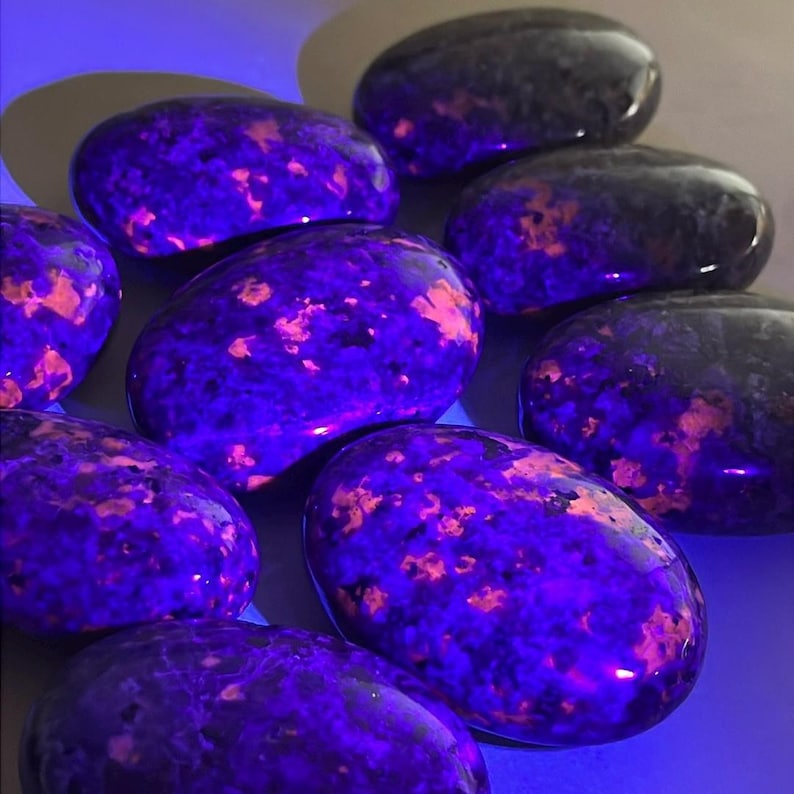 Natural Yooperlite Palm Stones Healing Crystal Crafts