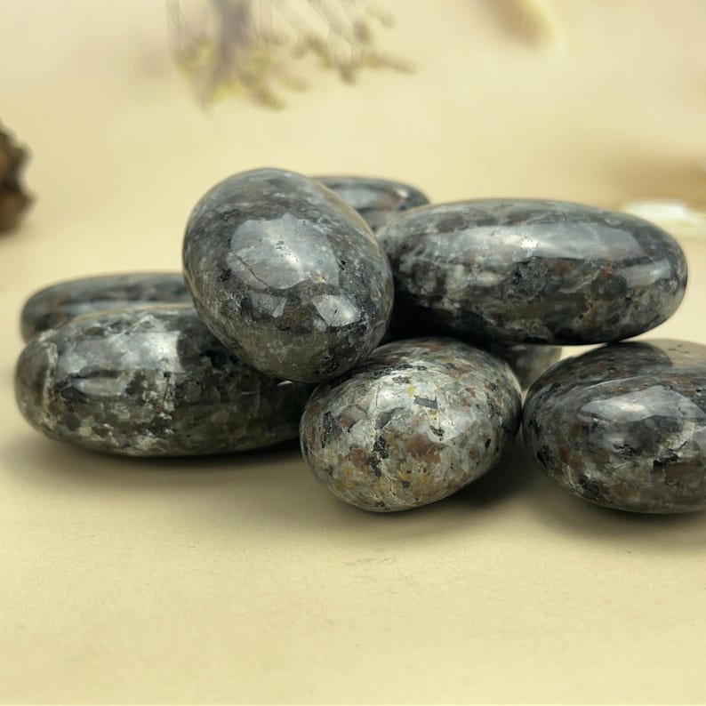 Natural Yooperlite Palm Stones Healing Crystal Crafts