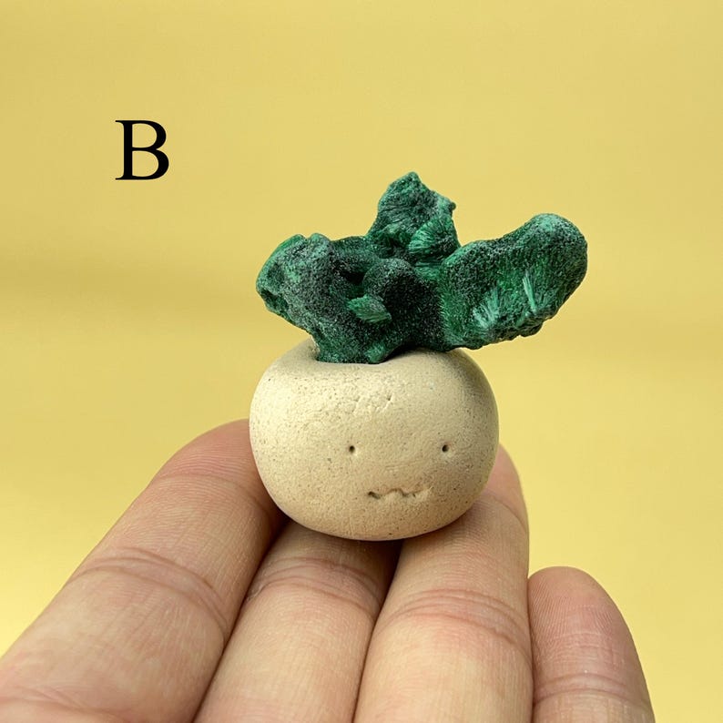 Handmade Clay Malachite Crystal Buddies Natural Crystal Desk Pet With Face Gift Polymer Clay Base