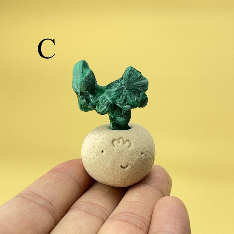 Handmade Clay Malachite Crystal Buddies Natural Crystal Desk Pet With Face Gift Polymer Clay Base