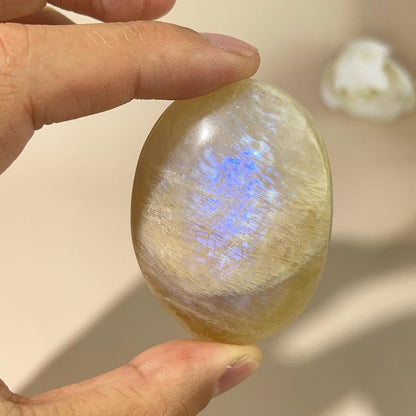 Natural Moonstone Hearts & Palm Stone Carved Healing Crystal Crafts Gemstone Carvings